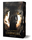 Das Cover zeigt einen Mann in Rückenansicht bis zu den Schultern vor einem Lichtkreis, an dessen Rand man rundum und nach Innen zeigend die Silhouette einer Stadt erkennt. Raben und schwarze Rauchelemente sind um den Mann eingearbeitet. Der Titel ist im unteren Bereich abgebildet. Der Bereich um den Lichtkreis ist dunkel. Zahnräder sind darin zu erkennen.