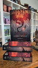 Das Bild zeigt einen Stapel von "Funkenmagie". Das Cover ist dabei direkt auf den Betrachter gerichtet und der Farbschnitt sowie der Buchrücken bei den liegenden Büchern sichtbar.