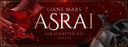 Das rot-schwarze Banner zeigt mittig den Schriftzug ASRAI, darunter "Der Schatten des Shetai" und darüber den Namen der Autorin Liane Mars. Rechts auf dem Banner befindet sich ein schwarzer Drache, links ein roter Drache. 