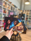 Das Bild zeigt alle drei Charakterkarten zu der "Chaos"- Reihe.