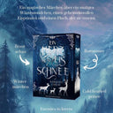 Das Bild zeigt das Buch "Ein Herz aus Eis und Schnee" von Karolyn Ciseau. darüber steht der Teaser "Ein magisches Märchen über ein mutiges Wüstenmädchen, einen geheimnisvollen Eisprinzen und einen Fluch, der sie vereint". 
Um das Buchcover herum sind folgende Tropes angeordnet: Romantasy, Cold hearted prince, Enemies to Lovers, Wintermärchen, Brautschau
