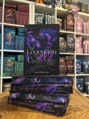 Das Bild zeigt einen Stapel von "Die Legenden der Unaschkin - Die Dornen in deiner Seele". Das Cover ist dabei direkt auf den Betrachter gerichtet und der Farbschnitt sowie der Buchrücken bei den liegenden Büchern sichtbar.
