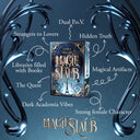 Das Bild zeigt das Buch "Magiestaub" von Anika Miller. Darum sind die enthaltenen Tropes abgebildet: Dual POV, Hidden Truth, Magical Artifacts, Strong female Character, Dark Academia Vibes, The Quest, Libraries filled with Books, Strangers to Lovers