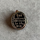 Buchige Pins