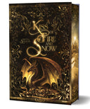 Das Cover zeigt im unteren Bereich einen goldenen Drachen, im oberen Bereich den Buchtitel. Beides wird durch goldene Verzierungen eingerahmt. Der Hintergrund ist dunkelbraun und schwarz. Der Buchschnitt zeigt  die gleichen Verzierungen und einen Palast in einer Wüstenlandschaft.