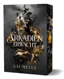 Das Cover zeigt mittig den Titel in Weiß, dahinter sind verschiedene Elemente umgeben von schwarzen Rauchschwaden angedeutet: Sizilianische Gebäude, eine Schlange, Berge, goldene Leuchtpunkte. Das Cover ist dunkel gehalten, die Grundfarbe ist Dunkelgrau. Den Farbschnitt ziert ein Schlangenkopf. 
