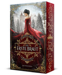 Das Cover zeigt eine dunkelhaarige Frau in einem langen roten schulterfreien Ballkleid. Im Hintergrund führt eine verschneite Buchsbaumallee zu einem Herrenhaus.