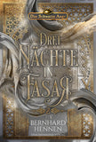 Das Bild zeigt das Buch "Drei Nächte in Fasar" von Bernhard Hennen. Der Titel, in hellen, gold-silbernen Lettern geschrieben,  nimmt die Mitte des Buches ein. Im hellsilbernen Hintergrund ist ein goldenes orientalisches Tor zu sehen sowie Verzierungen, die an Stoff und Wüstenstaub erinnern. 