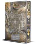 Das Bild zeigt das Buch "Drei Nächte in Fasar 2" von Bernhard Hennen. Der Titel, in goldenen Lettern geschrieben nimmt die Mitte des Buches ein. Darum sind verschiedene oriantalische goldene Schmuckelemente zu sehen. Im hellgrauen Hintergrund erkennt man das Tor zu einem orientalischen Palast. Auf dem Buchschnitt sieht man ebenfalls verschiedene Verzierungen und die Silhouette eines Mannes. 
