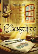 Das Cover zeigt eine mittelalterliche Schreibstube. In der Steinwand ist ein Fenster mit rotem Rahmen eingelassen. Davor steht ein Tisch mit Büchern, zwei Tintenfässern, Schreibfedern und einem Blatt Papier, auf dem ein blauer Drache gezeichnet ist. Neben der Zeichnung liegen zwei mit Steinen verzierte grüne Schreibfederhalter, die von der Sonne beschienen werden. Links steht ein Bücherregal mit Büchern, Schriftrollen und Federstiften. Der Titel steht in schwarzen Buchstaben mittig über dem Schreibtisch.