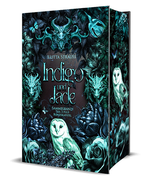 Das Cover zeigt mittig den Titel des Buches. Der Titel ist umgeben von blauen Blättern und Blüten. Zwischen den Blättern kann man verschiedene Waldtiere entdecken. Unterhalb des Titels sitzt eine blaue Eule. Der Farbschnitt zeigt weitere Blätter und Blüten und mittig eine weitere blaue Eule.