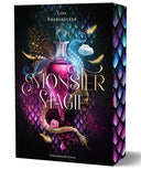 Das Cover zeigt mittig eine Phiole mit einer pinken Flüssigkeit. Der Titel steht mittig auf dem Cover, der Name der Autorin sdarüber. Im Hintergrund sind blau-grün-rosa schillernde Schuppen abgebildet. Die Phiole wird umrundet von zwei kleinen Wolkenmonstern, goldenen Federn und Krakenarmen. Der Rest des Hintergrunds ist schwarz.