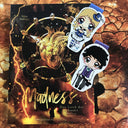 Auf dem Produktbild sieht man das Buch "Madness - Das Land der tickenden Herzen". Die beiden Magnetlesezeichen im Anime-Stil liegen auf dem rechten Rand des Covers. Oben Alice mit blondem Haar, blau-weißer Ringelstrumpfhose, weißem Rock, blauem Oberteil, und blauem Hütchen. Unten Eric mit dunklem Haar, einem grünen und einem braunen Auge, lila Weste über weißem Hemd, dunkler Hose, türkiser Fliege und Stock und Zylinder.