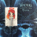 Das Produktbild zeigt ein Magnetlesezeichen mit einer rothaarigen Frau in einem silber-weißen Kleid. Den Ausschnitt zieren orangene Blätter und Federn. In ihrer rechten Hand hält sie eine langstielige rote Rose.